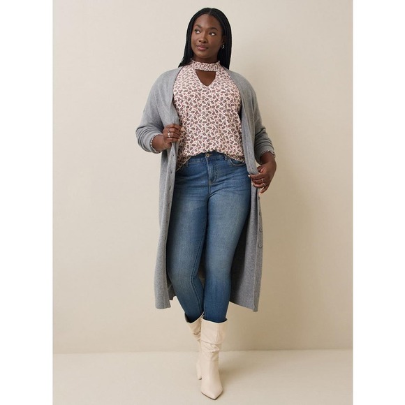 NWT! Torrid Floral Textured Jersey Choker Neck Smocked Hem Blouse Plus Size 6x - Picture 3 of 5